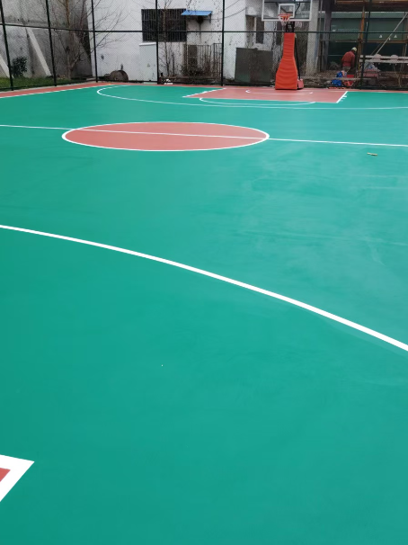 平凉 球场长期使用易出现地面开裂
